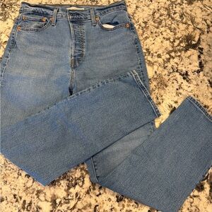 Levi’s Wedgie Classic High-Rise Straight Leg medium Wash Jeans